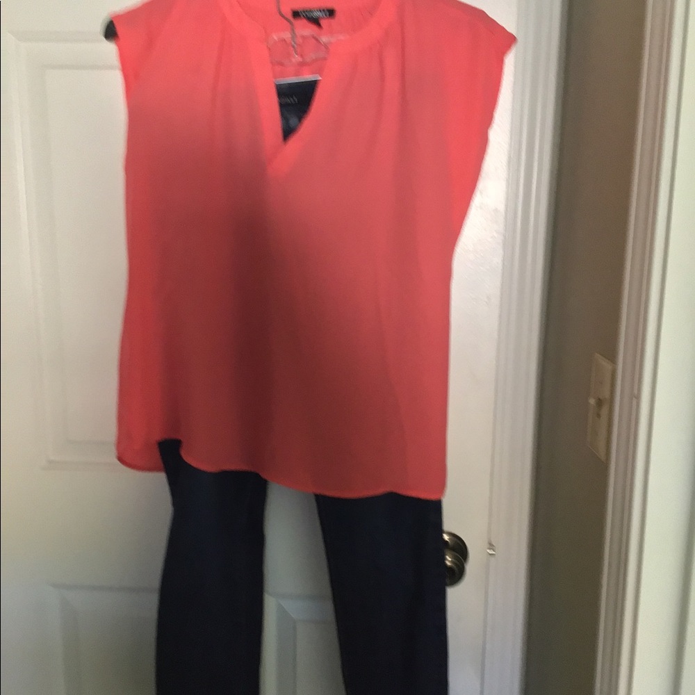 Lightweight blouse - Picture 2 of 2